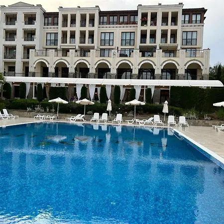 Apartman студио комфорт, смокиня,созопол,затворен комплекс,4 басейна, 1-ва линия море *